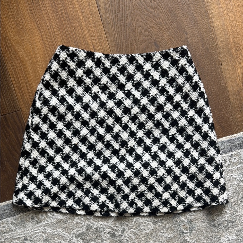 Zara Black and White Mini Pencil Skirt for Night Out